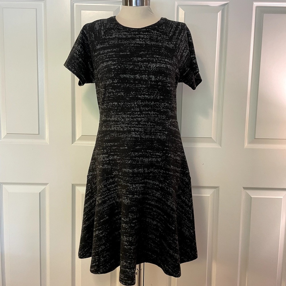 Loft Black and White Knit Drop Waist Short Sleeve Dress Womens 8